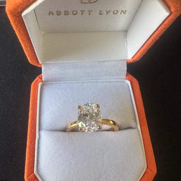 Abbott Lyon Gold Oval Solitare Ring - Size 6.5 - Picture 1 of 1